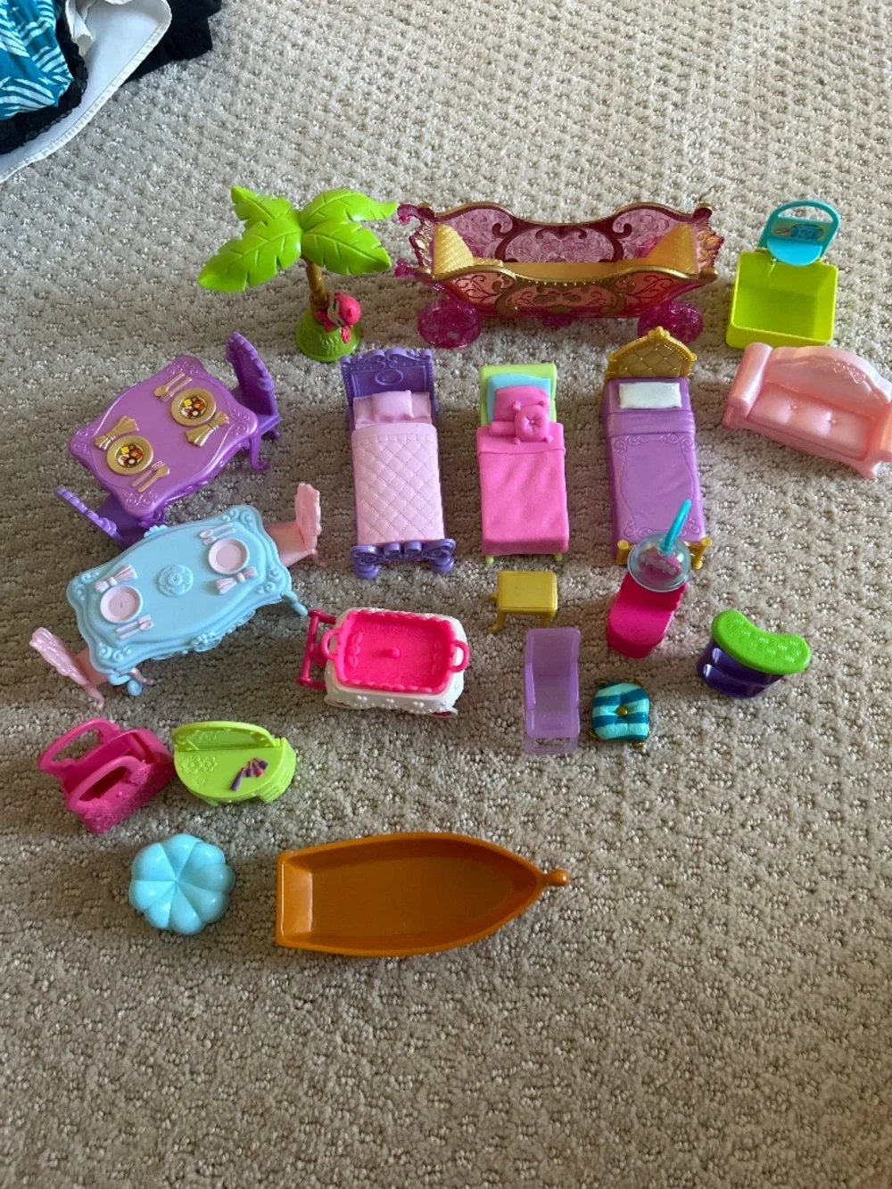 Polly Pocket furniture set